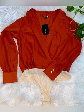 NWT Fashion Nova Business Brunch Collared Bodysuit in Rust | Size Medium